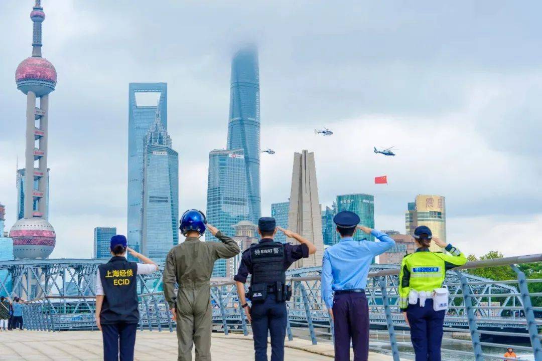 子代扣6分罚5000！隔夜饭吃进ICU！不开火烧可乐鸡翅龙8中国唯一入口沪再添中运量公交！覃海洋成绩被取消！女(图3)