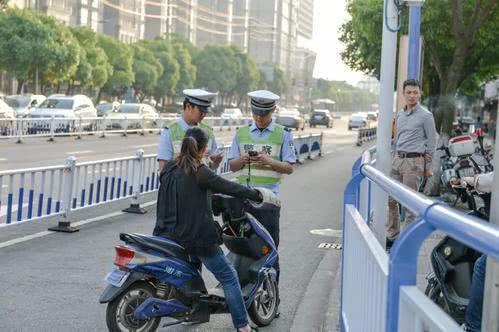 动车上路有“5不能”新要求别被罚了才知道long8唯一登录2025年2月起执行电(图6)