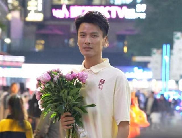 红芍药花销售一空甚至“欠债”重庆高颜值副镇长助农卖花走(图1)